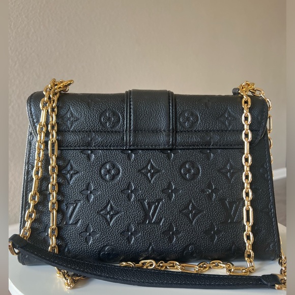 Louis Vuitton Chain Shoulder Bag Monogram
Amnlant Noir SAINT SULPICE PM - Picture 8 of 16
